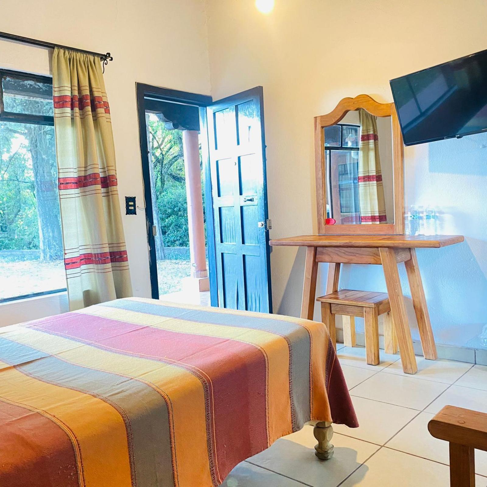 Hotel Pie De La Sierra Uruapan  Екстериор снимка