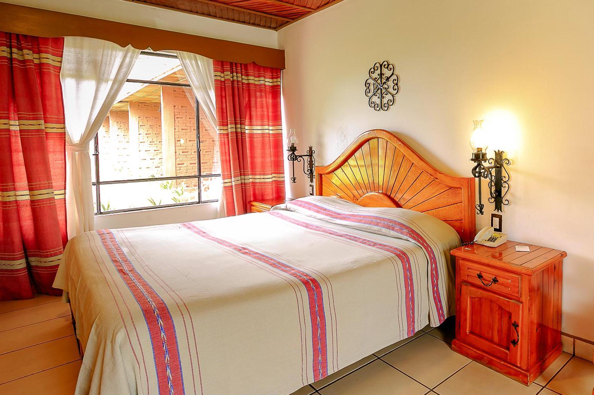 Hotel Pie De La Sierra Uruapan  Екстериор снимка